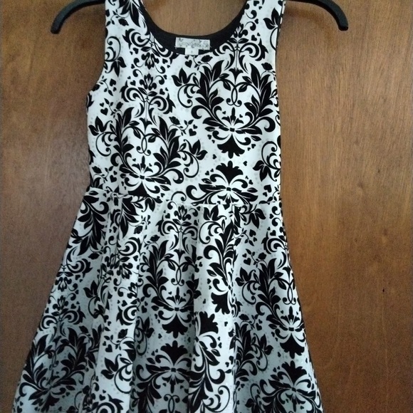 Black and white damask style girls dress - Picture 3 of 5